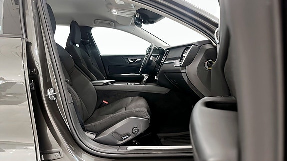 Volvo V60 Cross Country 3 of 5