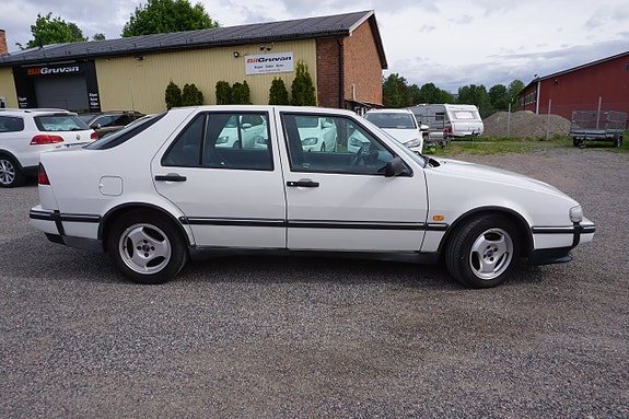 Saab 9000 2 of 5