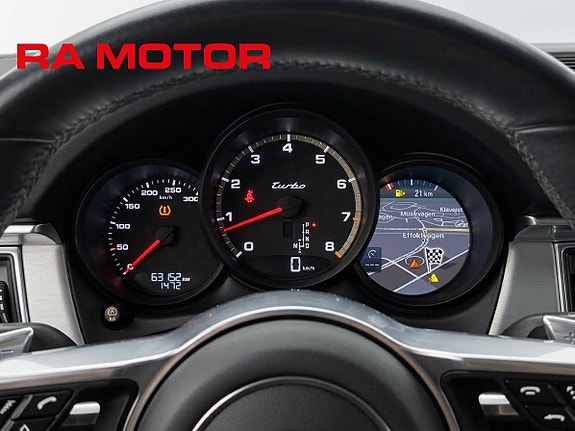 Porsche Macan Turbo 18 of 29