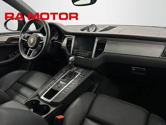 Porsche Macan Turbo 13 of 29