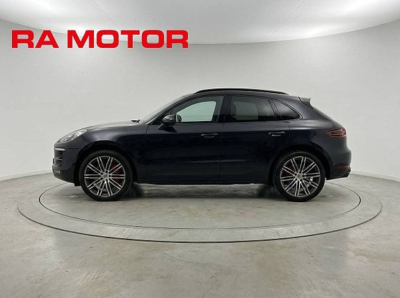 Porsche Macan Turbo 5 of 5