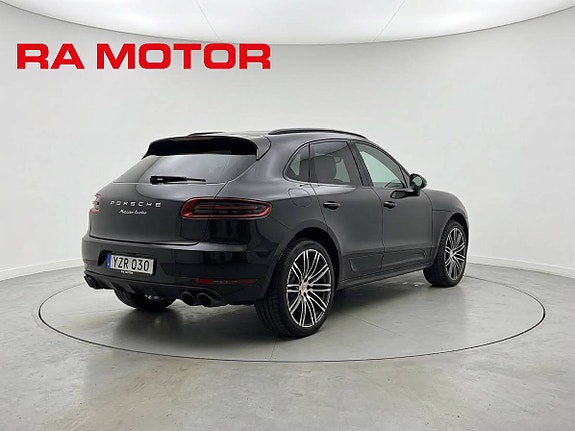 Porsche Macan Turbo 6 of 29