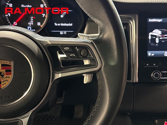 Porsche Macan Turbo 17 of 29