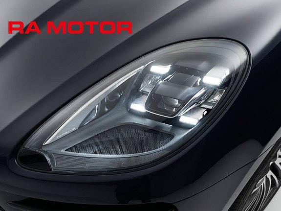 Porsche Macan Turbo 8 of 29
