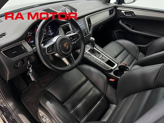 Porsche Macan Turbo 9 of 29