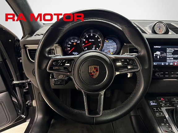 Porsche Macan Turbo 15 of 29