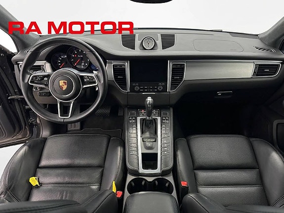 Porsche Macan Turbo 12 of 29