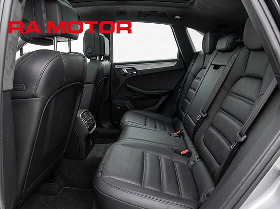 Porsche Macan Turbo 14 of 29