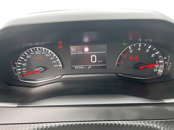 Peugeot 2008 9 of 17
