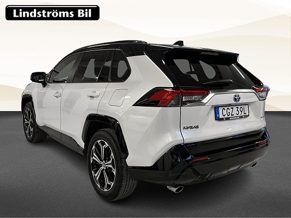 Toyota RAV4 Plug-in Hybrid 4 of 5