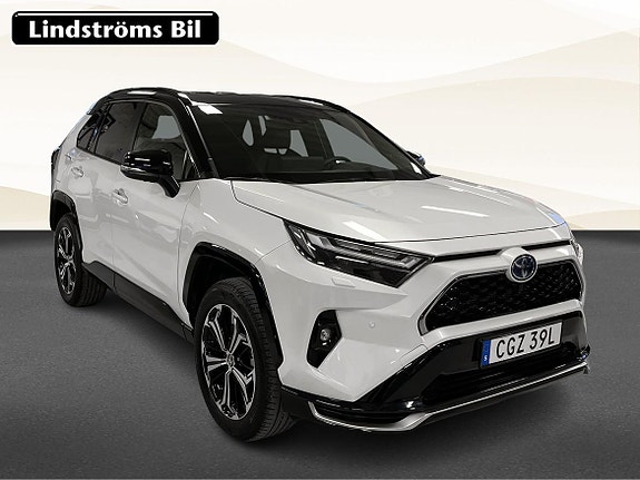 Toyota RAV4 Plug-in Hybrid 3 of 5