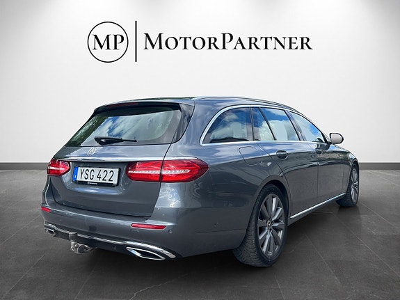 Mercedes-Benz E220 7 of 17