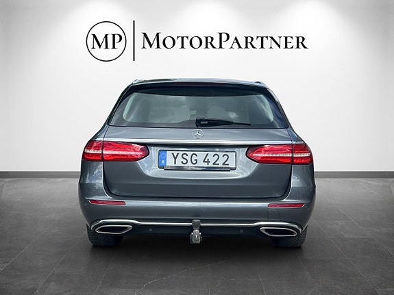 Mercedes-Benz E220 6 of 17