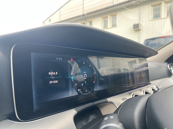 Mercedes-Benz E220 14 of 17