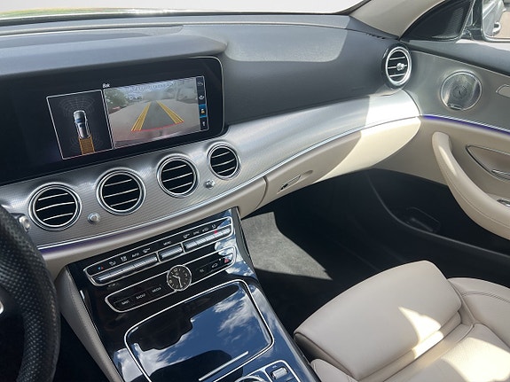 Mercedes-Benz E220 11 of 17