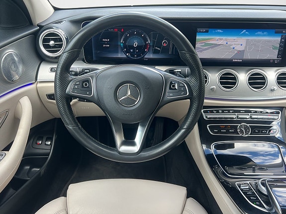 Mercedes-Benz E220 10 of 17