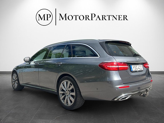 Mercedes-Benz E220 5 of 17