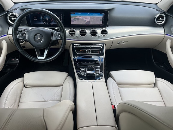Mercedes-Benz E220 12 of 17