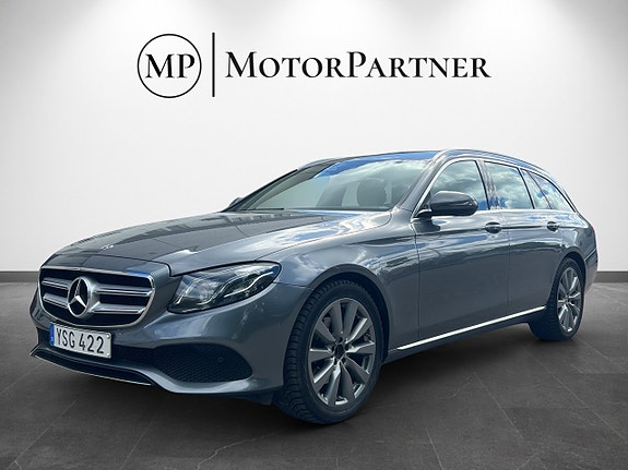 Mercedes-Benz E220 4 of 5