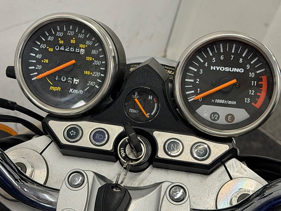 Hyosung Comet GT 650 # 426 mil 8 of 10