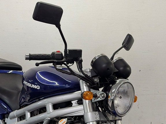 Hyosung Comet GT 650 # 426 mil 2 of 5