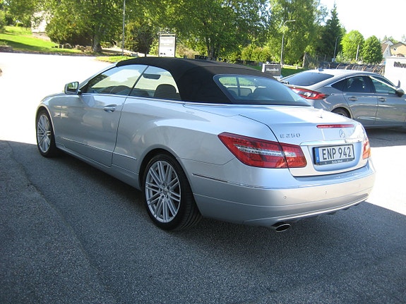 Mercedes-Benz E250 7 of 13