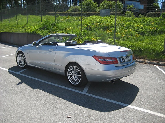 Mercedes-Benz E250 4 of 5