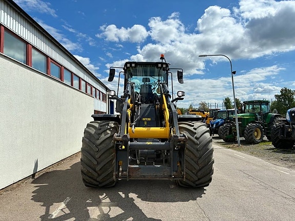 New Holland W 170 D TC 2 of 5