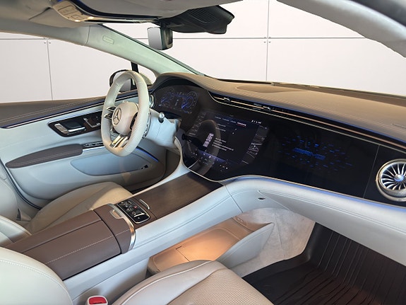 Mercedes-Benz EQS53 16 of 26