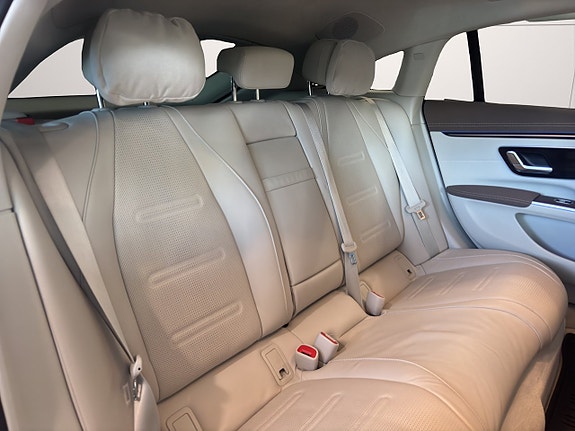 Mercedes-Benz EQS53 13 of 26