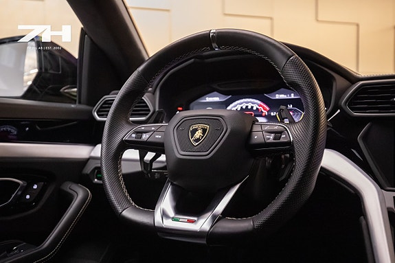 Lamborghini Urus 13 of 30