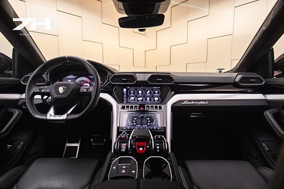 Lamborghini Urus 16 of 30