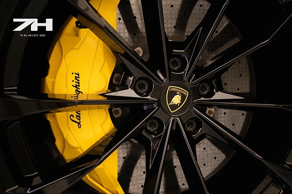 Lamborghini Urus 30 of 30