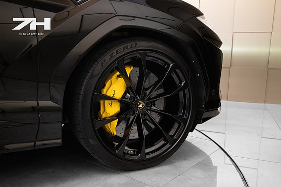 Lamborghini Urus 27 of 30