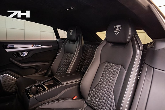 Lamborghini Urus 23 of 30