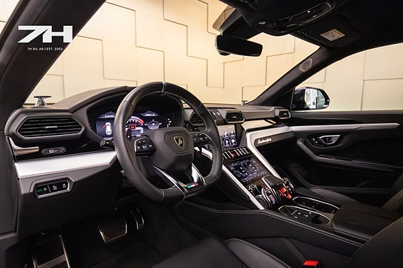 Lamborghini Urus 10 of 30