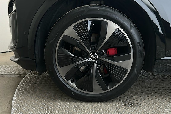 Audi Q6 e-tron 12 of 30