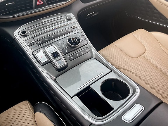 Hyundai Santa Fe 12 of 19