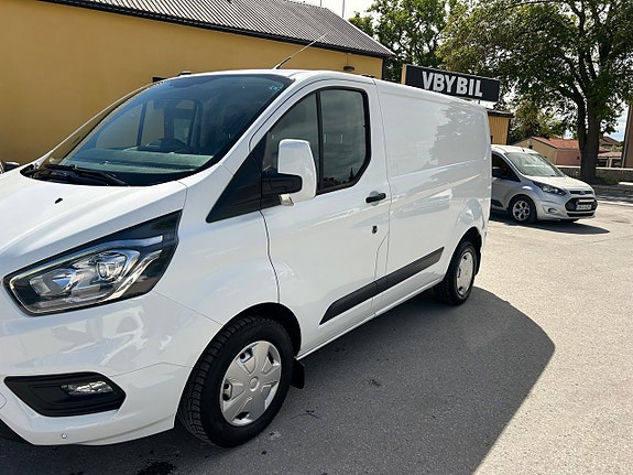 Ford Transit Custom 2 of 5