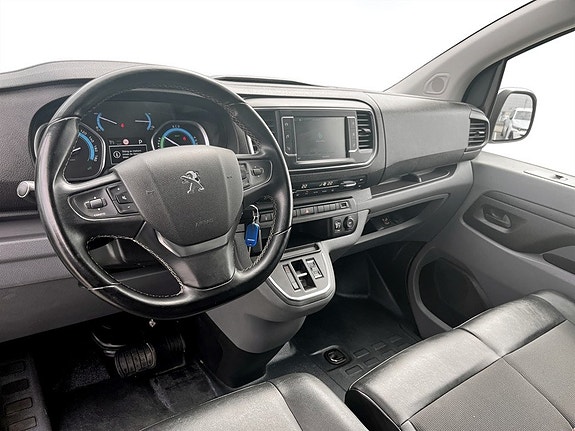 Peugeot e-Expert 8 of 17