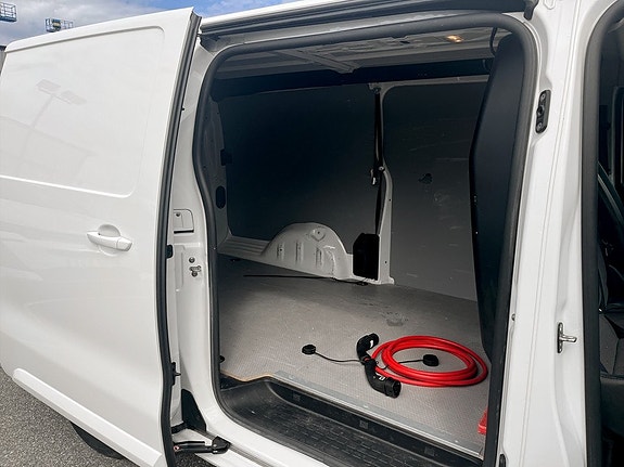 Peugeot e-Expert 16 of 17