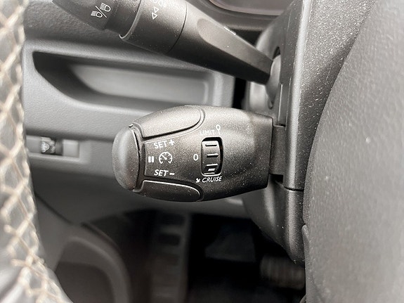 Peugeot e-Expert 10 of 17