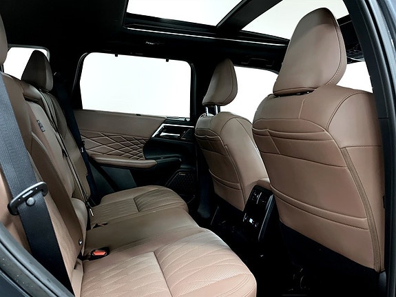 Mitsubishi Outlander 24 of 27