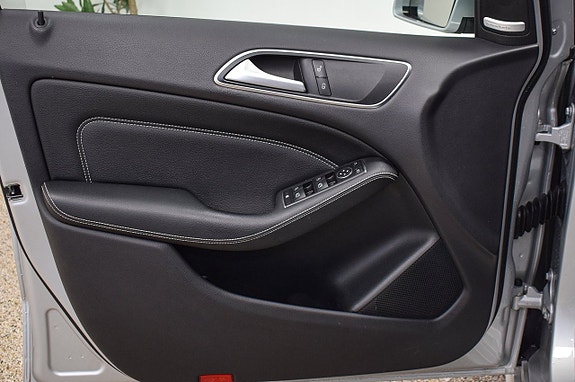 Mercedes-Benz B180 13 of 19