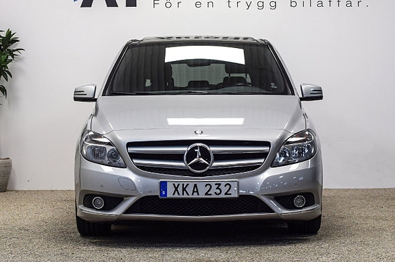Mercedes-Benz B180 3 of 5