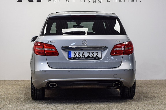 Mercedes-Benz B180 4 of 5