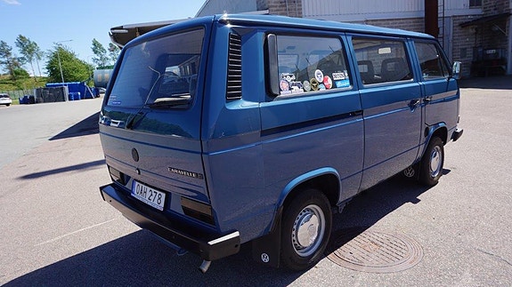 Volkswagen Caravelle 3 of 5