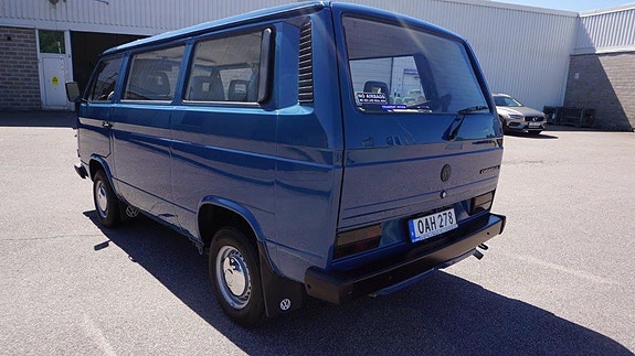Volkswagen Caravelle 4 of 5