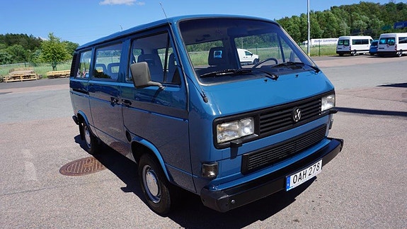 Volkswagen Caravelle 2 of 5