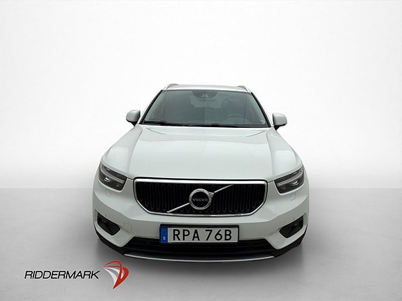 Volvo XC40 2 of 5
